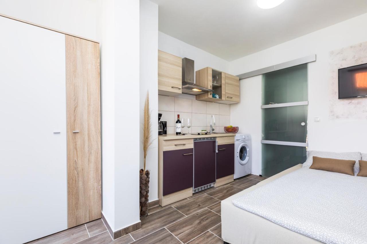 Studio Apartment Pinetree - Mali Losinj Exterior photo